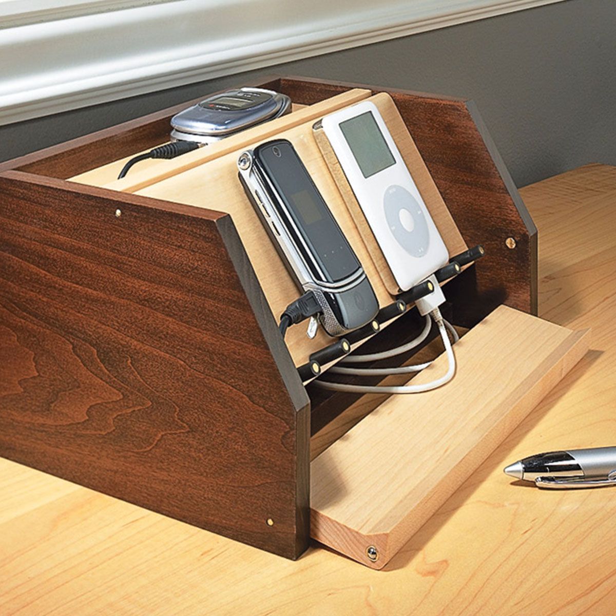Wood Mobile Charging Stand Woodsmith Cell Phone Charging - Main Image